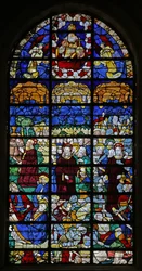 Ventana que representa escenas de la Pasión