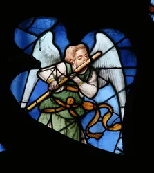 Ventana que representa a un Ángel Musical