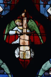 Ventana que representa a un Ángel Musical