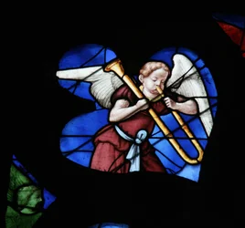 Ventana que representa a un Ángel Musical
