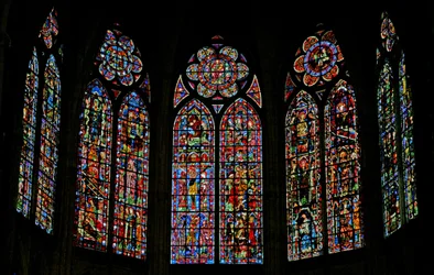 Ventana que representa una vista del extremo este del coro