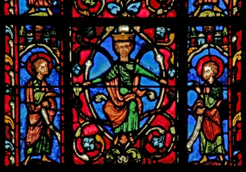 Ventana w0 que representa a un rey y dos profetas en el Árbol de Jesé