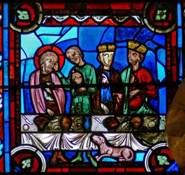 Ventana w0 que representa una escena de la vida de Santo Tomás: con Gundaphorus