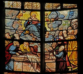 Ventana w0 que representa la Muerte y Asunción de la Virgen María
