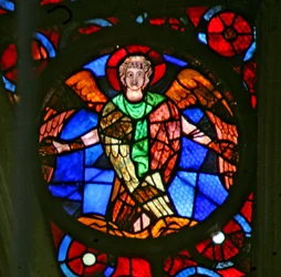 Ventana w141 que representa la Jerarquía Angélica: Serafines