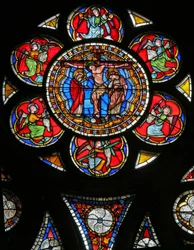 Ventana w15 que representa la Crucifixión (mayormente moderna)