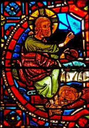 Ventana w17 que representa una escena de la vida de Santa María Magdalena - la santa lavando los pies de Cristo