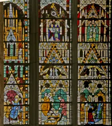 Ventana w17 que representa escenas de la vida de San Esteban y la historia de sus reliquias