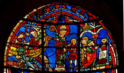 Ventana w19 que representa a San Nicolás salvando a un niño