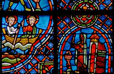 Ventana w23 que representa a San Julián Hospitalario encontrándose con Cristo al otro lado del río cada noche