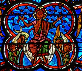 Ventana w4 que representa a Cristo en el Juicio Final