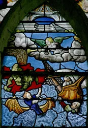 Ventana w5 que representa una escena del Libro de la Revelación de San Juan: una montaña cae al mar; un tercio se convierte en sangre