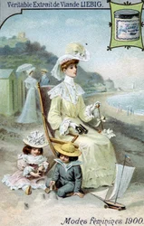 Moda femenina 1900. Mujer en la playa con sus dos hijos. Cromolitografía productos Liebig.