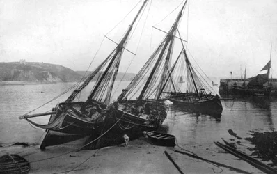 Barcos en el puerto de Tenby, Pembrokeshire, Gales, 1924-1926