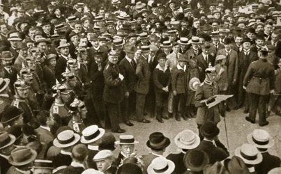 La proclamación de guerra del Kaiser siendo leída, Berlín, Alemania, 4 de agosto de 1914