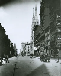 Quinta Avenida, mirando al norte desde la Calle 49