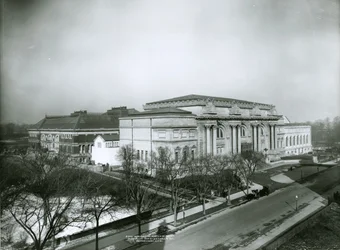 El Museo Metropolitano de Arte desde el sureste, Ciudad de Nueva York, 1909