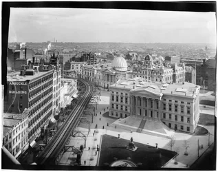 Brooklyn: vista aérea del Ayuntamiento (Borough Hall), Tribunal Supremo del Condado de Kings, Mechanics Bank, Arbuckle Building y el Park Theatre, c.1896-98