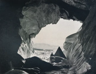 Campamento en la Cueva Bajo Penelope Point, 1912