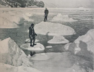 Campbell y Priestley a la deriva en hielo de panqueque, 1912, 1913