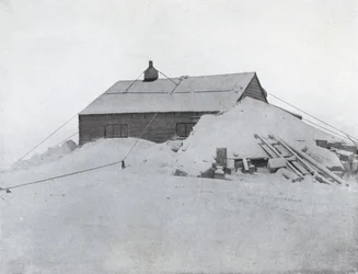 La Cabaña en el Cabo Adare, c. 1911, 1913