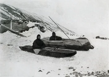 Los Dos Kayaks en la Orilla, c1911