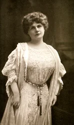 Marie Corelli, novelista británica
