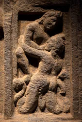 Tritón. Bajo relieve esculpido, arte de Gandhara (Pakistán), siglo II-III