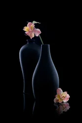 Elegantes jarrones de alstroemerias