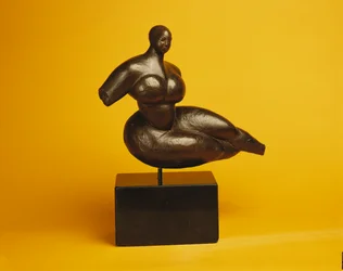 Desnudo flotante