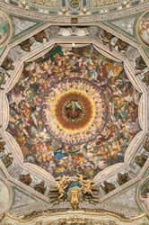 Asunción de la Virgen, conocida como "El coro de ángeles tocando música", Cúpula del crucero, de 1534 (fresco)