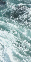 Olas oceánicas turbulentas