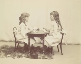 Frances y Ethel de Forest, hijas de Robert de Forest, ca. 1890