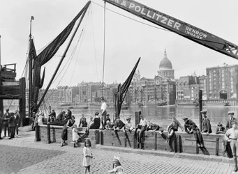Bankside, al oeste del Puente de Southwark, Londres, principios de los años 1930
