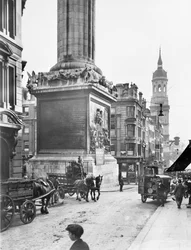 Monumento y San Magnus el Mártir, Lower Thames St, Ciudad de Londres, antes de 1933