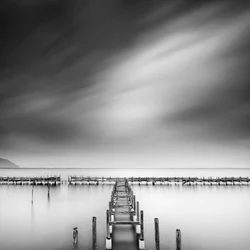 Horizonte del muelle derruido