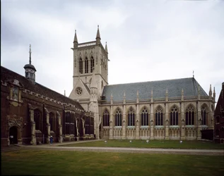 Arte gótico: vista del Saint John College fundado en 1511 por la Condesa de Richmond. La capilla fue construida en 1864 según un proyecto de Sir George Gilbert Scoot. Universidad de Cambridge, Inglaterra