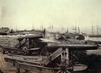 Fortificaciones rebeldes y cañones en Yorktown