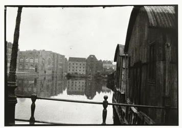 Vista desde el puente a Prinseneiland en Amsterdam