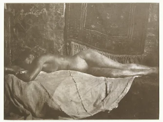 Desnudo recostado