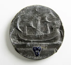 Medalla George Holt de la Universidad de Liverpool para Fisiología