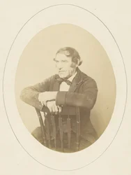 [Retrato de un hombre sentado en una silla]