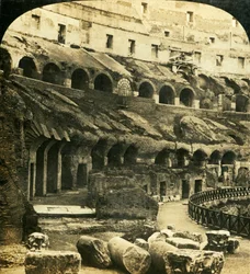 El interior del Coliseo, Roma, Italia, c1909