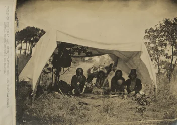"Lobo de la Colina" y esposa; Pequeño Toro y esposa (Apaches) gran consejo anual deligates