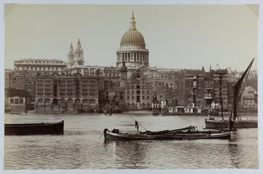 Vista desde Bankside del río Támesis hacia Paul