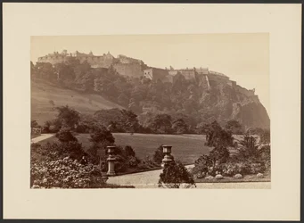 El Castillo de Edimburgo desde los jardines de West Princes Street