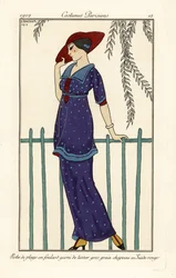 Mujer con vestido de playa de foulard decorado con grandes lunares, sombrero de ante rojo. Robe de plage en foulard garni de tussor gros grain, chapeau en suede rouge. Grabado pochoir (stencil) coloreado a mano según una ilustración de George Barbier de la