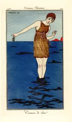 Mujer en traje de baño hasta los tobillos en el mar en una playa sosteniendo un cangrejo. Traje de baño. Grabado pochoir (stencil) coloreado a mano según una ilustración de George Barbier del Journal des Dames et des Modes de Tommaso Antongini, Aux Bureaux