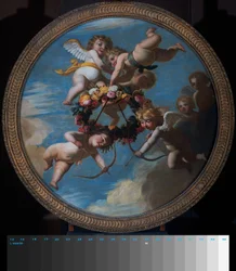 Putti con una corona de flores
