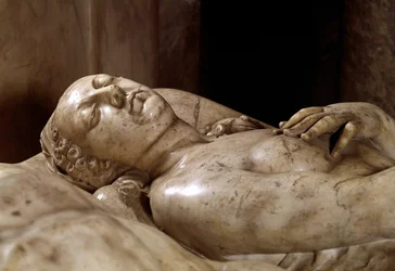 Monumento funerario de Enrique II (1519-1559) y Catalina de Médicis (1519-1589) hecho en mármol por Germain Pilon (1535-1590). Detalle de la Reina de Francia. 1563-1572. Ubicado en la Rotonda de los Valois también conocida como capilla de los Valois